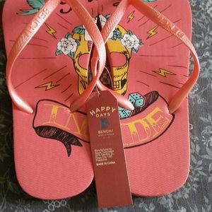 Bench nwt ladies flip flops size 7